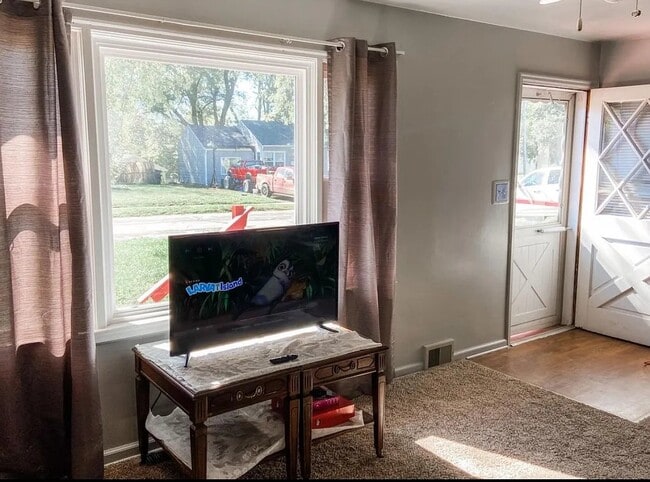 713 Vest Dr in Warrensburg, MO - Building Photo - Building Photo