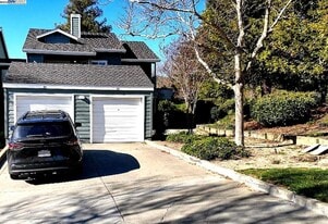 8170 Mountain View Dr, Unit G in Pleasanton, CA - Building Photo