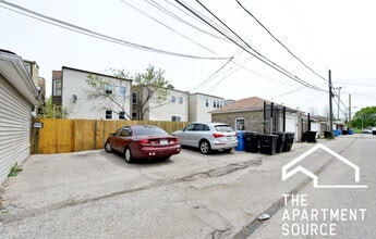 2118 N Avers Ave, Unit G in Chicago, IL - Building Photo - Building Photo