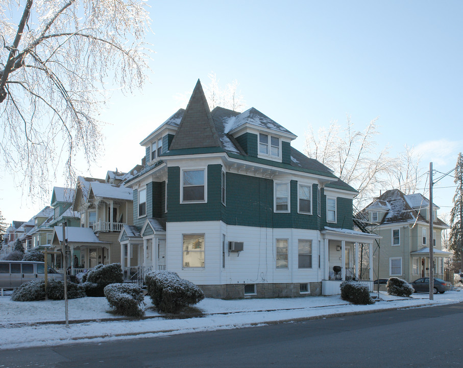 1402 Union St in Schenectady, NY - Building Photo