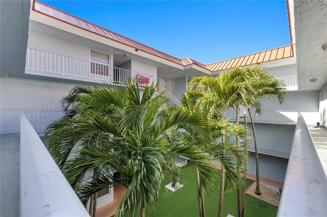 455 S Pine Island Rd in Plantation, FL - Building Photo - Building Photo