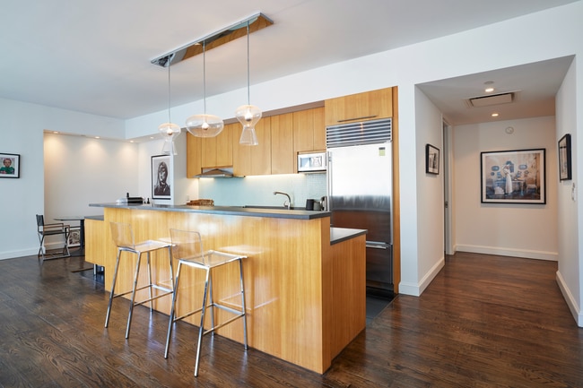 505 Greenwich St in New York, NY - Building Photo - Building Photo