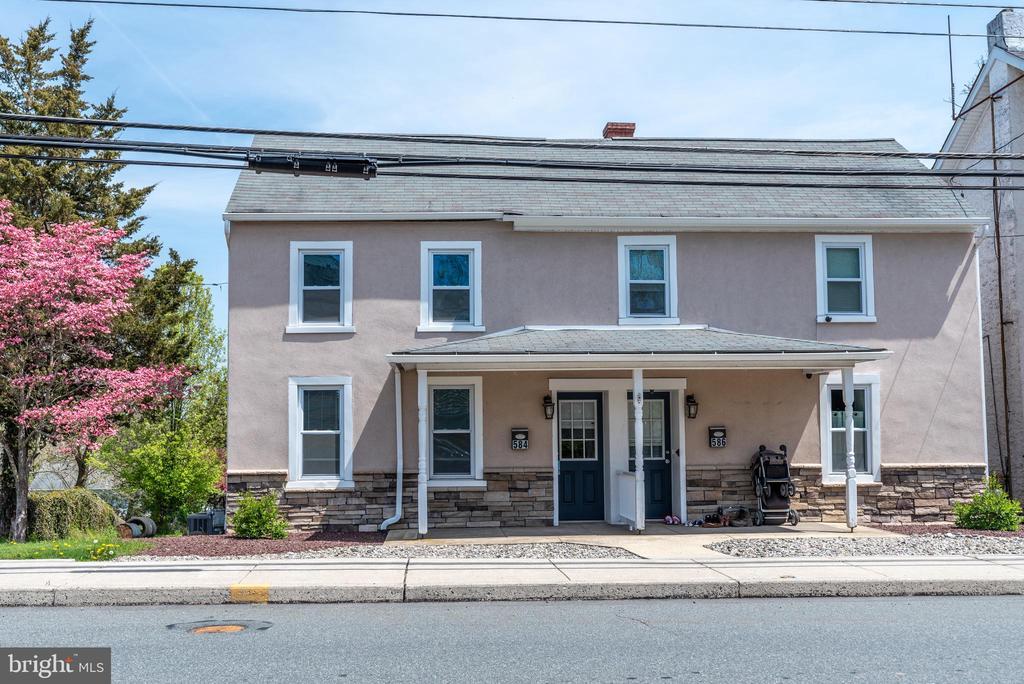 586 Main St in Pennsburg, PA - Foto de edificio