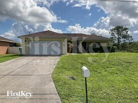 2725 NE 20th Pl, Unit 5S in Cape Coral, FL - Building Photo