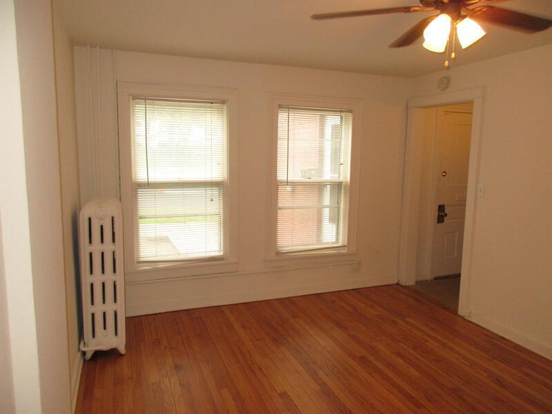 121 E Gorham St in Madison, WI - Building Photo