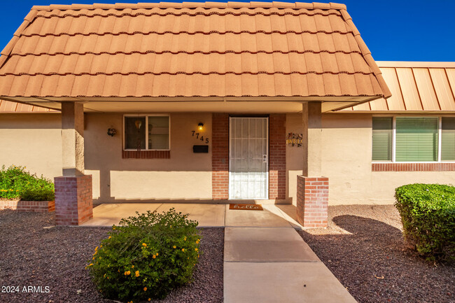 7745 N 19th Ave in Phoenix, AZ - Foto de edificio - Building Photo