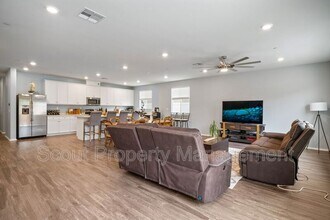 32323 Roman Warren Wy in Winchester, CA - Building Photo - Building Photo