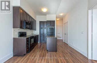 330-P330 Burnhamthorpe Rd W in Mississauga, ON - Building Photo - Building Photo