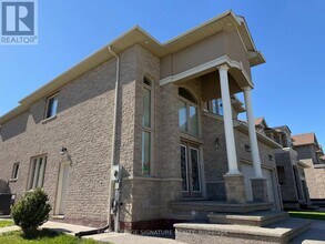 61 Eagleglen Way in Hamilton, ON - Building Photo - Building Photo