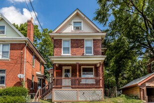 208 Bosley St in Cincinnati, OH - Building Photo