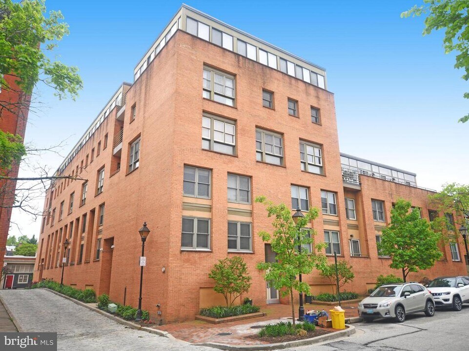 123 W Barre St in Baltimore, MD - Building Photo
