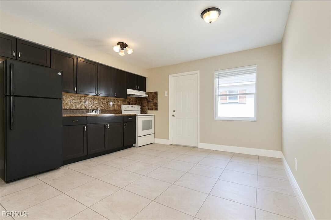 5417 Fourth Ave in Ft. Myers, FL - Building Photo