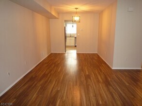 388 Cotswold Pl in Franklin Township, NJ - Building Photo - Building Photo