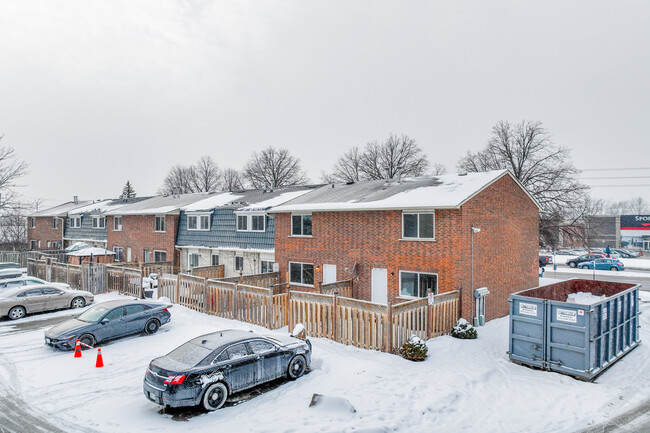 Stoneglen in Guelph, ON - Building Photo - Building Photo