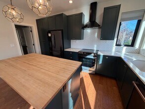 6277 SE 49th Ave in Portland, OR - Building Photo - Building Photo