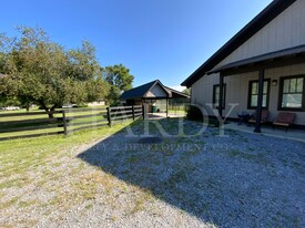 127 Carpenter Rd NE in Calhoun, GA - Foto de edificio - Building Photo