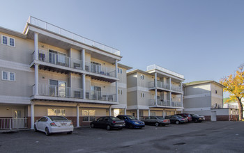 Castle Arms Apartments in Huntington, WV - Building Photo - Building Photo