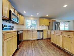 809 Mac Ln SE in Olympia, WA - Building Photo - Building Photo