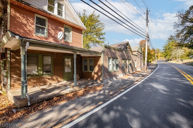 85 Franklin Ave in Oakland, NJ - Building Photo