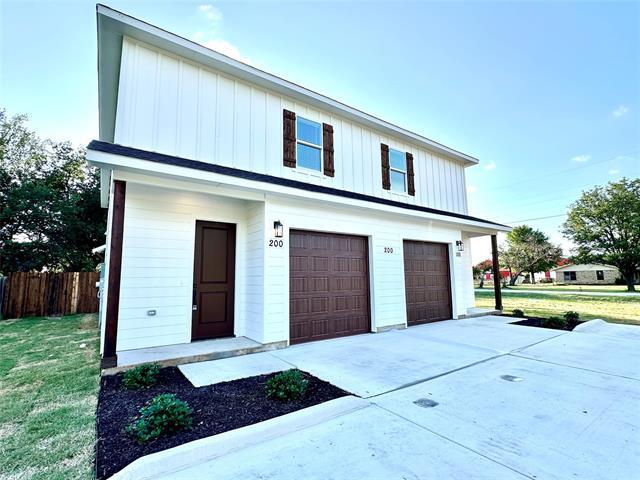200 S Atwood St in Boyd, TX - Building Photo