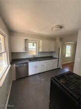 852 Washington St in Bedford, OH - Building Photo - Building Photo