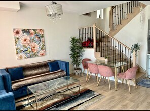 624 Rexdale Blvd in Toronto, ON - Building Photo - Building Photo