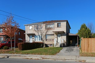 224-226 Overbrook Pl in Toronto, ON - Building Photo