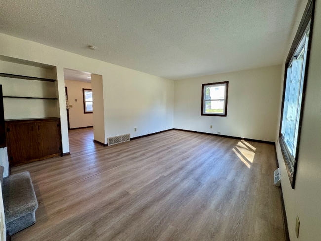 1230-1230 N 10th Ave in West Bend, WI - Building Photo - Building Photo