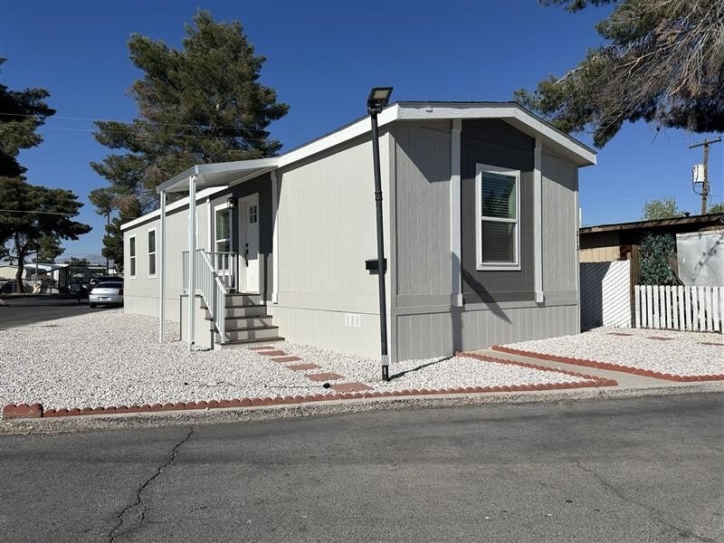 1190 S Mojave Rd in Las Vegas, NV - Building Photo