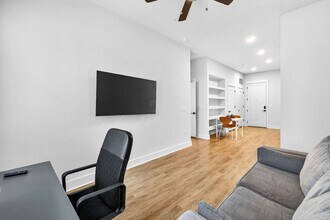 1001 N Himes Ave in Tampa, FL - Building Photo - Building Photo