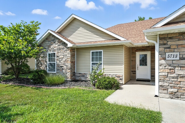 5713 Camden Cir in Columbia, MO - Building Photo - Building Photo