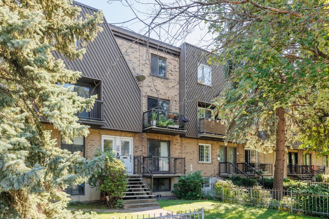 2236 Saint-Jacques Rue in Montréal, QC - Building Photo