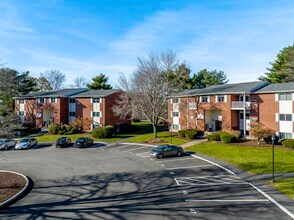 Woods Edge Condominiums in Attleboro, MA - Building Photo - Building Photo