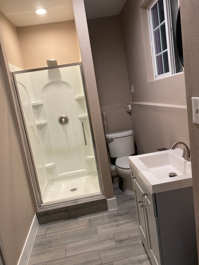 17291 Akley St, Unit B in Lake Elsinore, CA - Foto de edificio - Building Photo