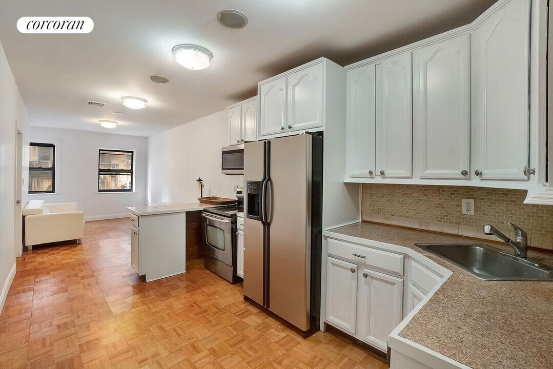 30 Lexington Ave in New York, NY - Building Photo