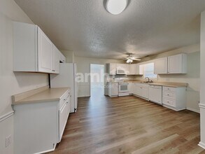 1703 Hunterwoods Dr in High Point, NC - Building Photo - Building Photo