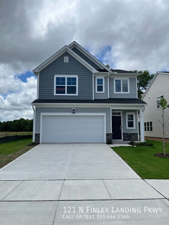 121 S Finley Lndg Pkwy in Smithfield, NC - Building Photo