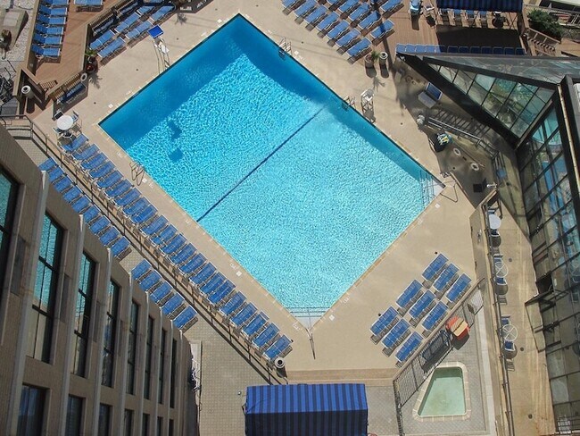 7000 JFK Blvd E in West New York, NJ - Building Photo - Building Photo