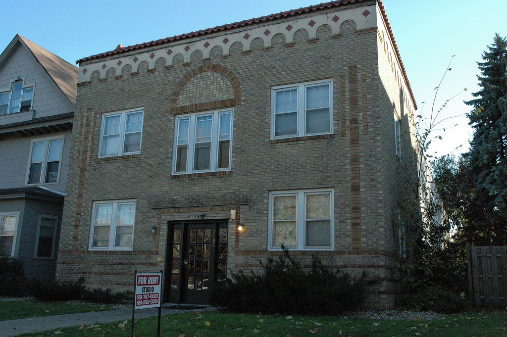 2086 Marshall Ave in St. Paul, MN - Building Photo