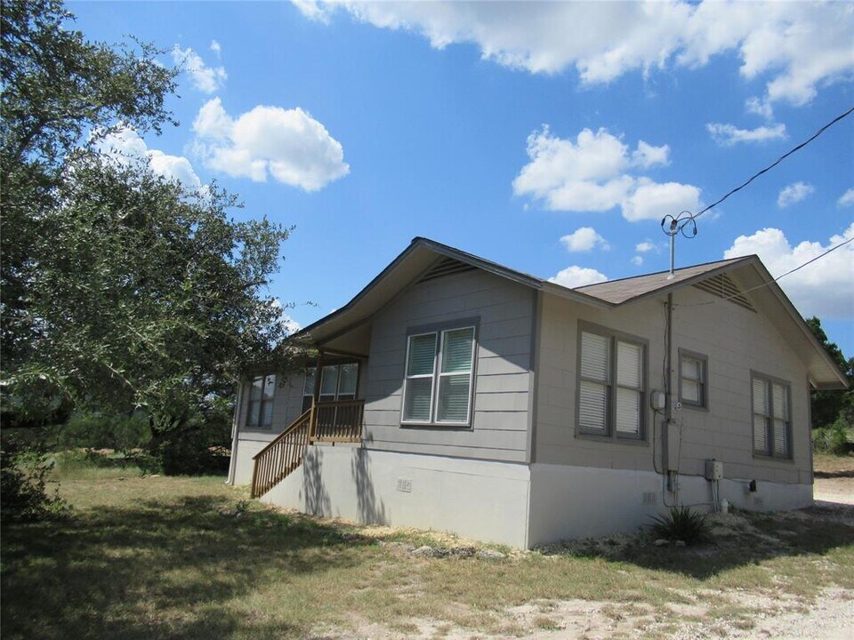 10620 Deer Canyon Rd in Jonestown, TX - Building Photo