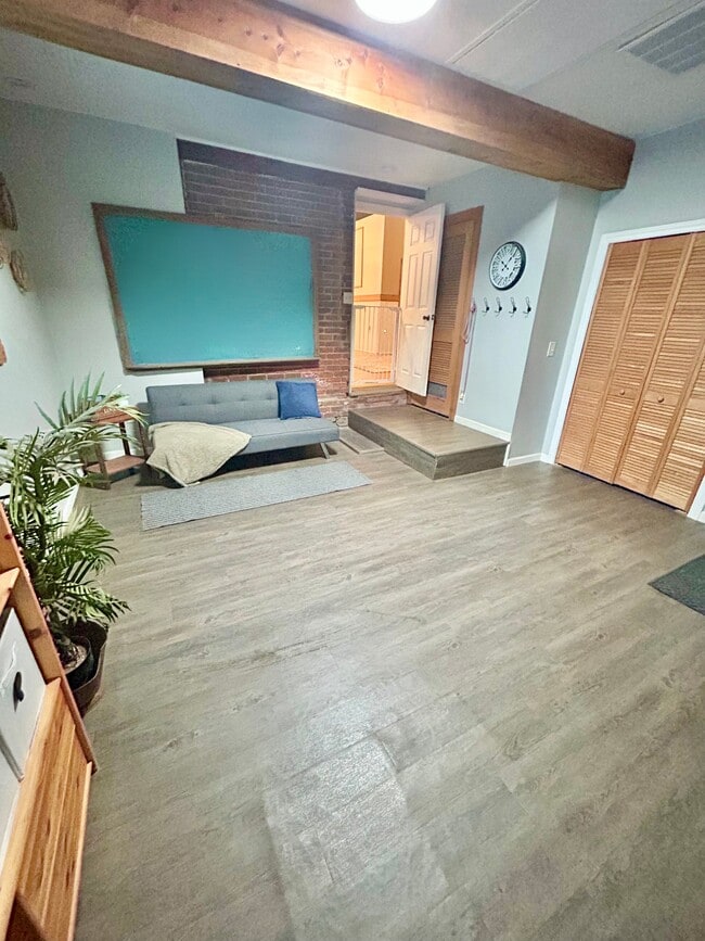 1291 Kinneville Rd in Leslie, MI - Foto de edificio - Building Photo