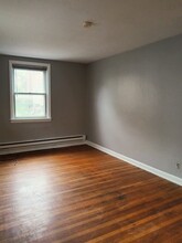 2321 Haverford Rd, Unit 2-D in Ardmore, PA - Foto de edificio - Building Photo