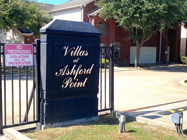 3730 E Ashford Villa Ln in Houston, TX - Building Photo - Building Photo