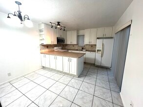 5502 Waterview Cir in Palm Springs, FL - Building Photo - Building Photo