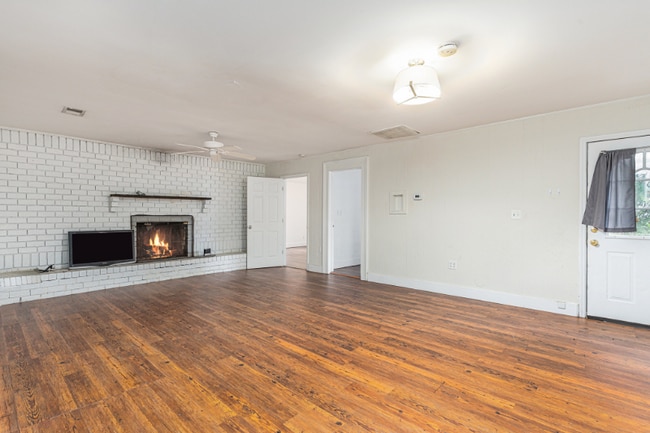 15 Shem Dr in Mount Pleasant, SC - Foto de edificio - Building Photo