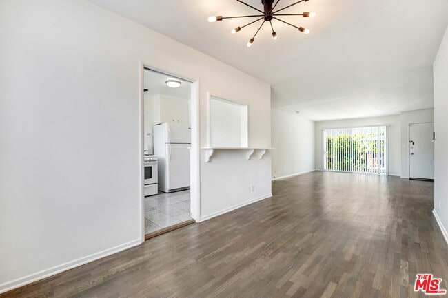 property at 1433 Hayworth Ave
