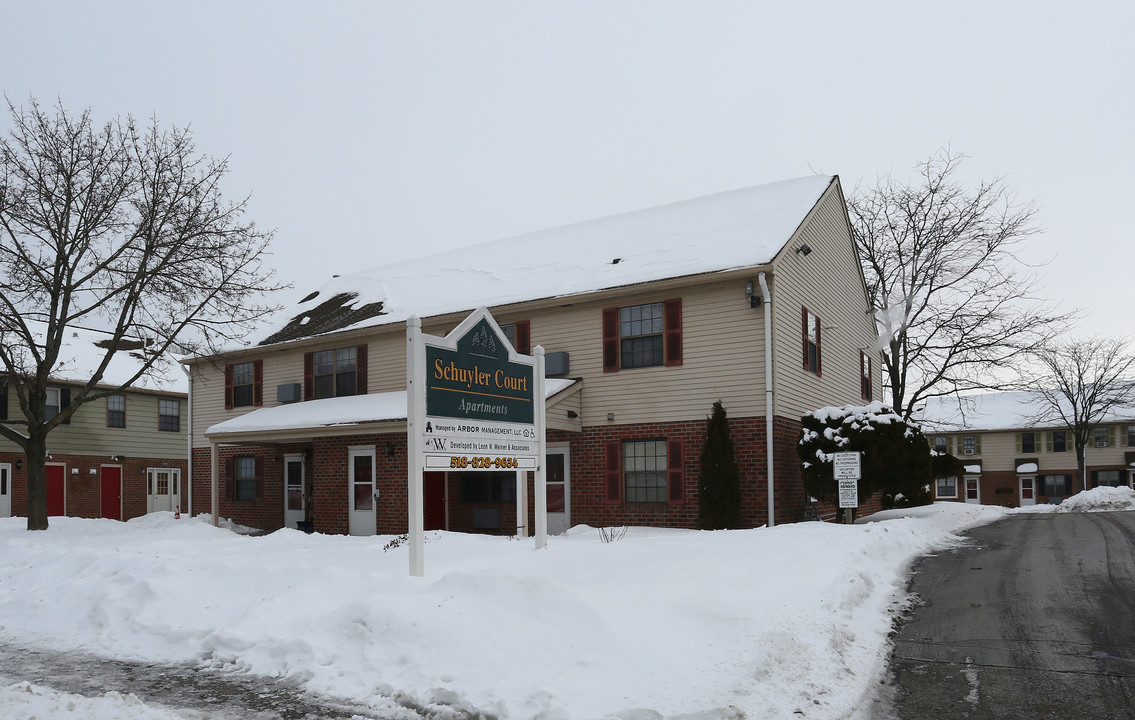 Schuyler Court in Hudson, NY - Building Photo