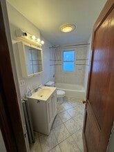21 Averton St, Unit 1 in Boston, MA - Foto de edificio - Building Photo