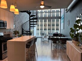 150 E Robinson St, Unit 1019 in Orlando, FL - Building Photo