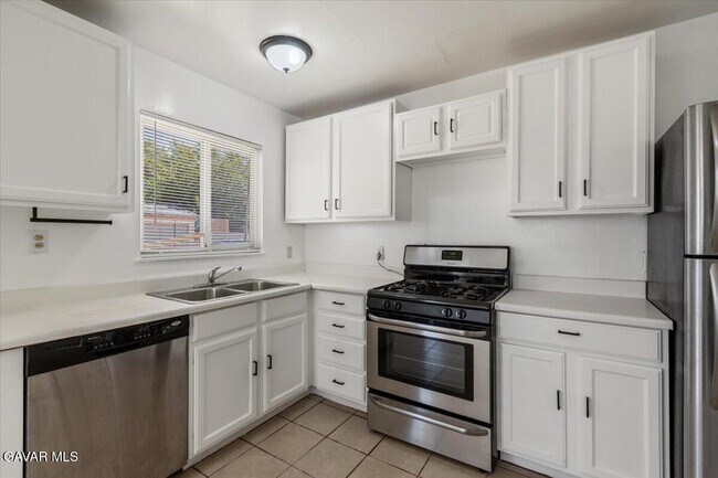 44960 E 3rd St in Lancaster, CA - Building Photo - Building Photo